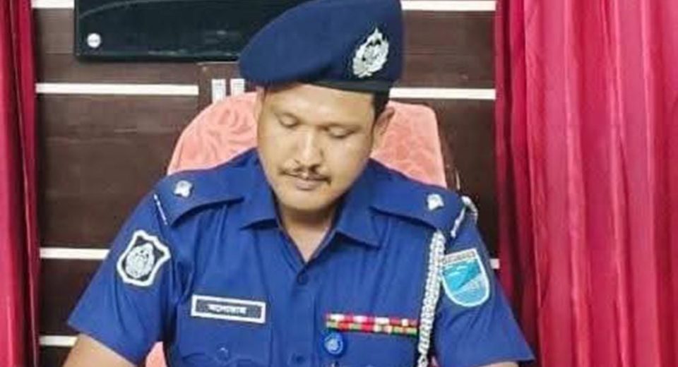 ছাত্রনেতার কাছে জিলাপি খেতে চাওয়া ওসিকে বদলি 6 Kishoreganj Bureau 67fe91ffc48a6