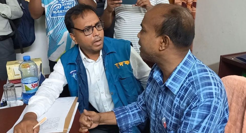 মাদারীপুরে প্রাথমিক শিক্ষা অফিসে ঘুস বাণিজ্য, দুদকের অভিযান 11 MADARIPUR 67f4e2564e74f