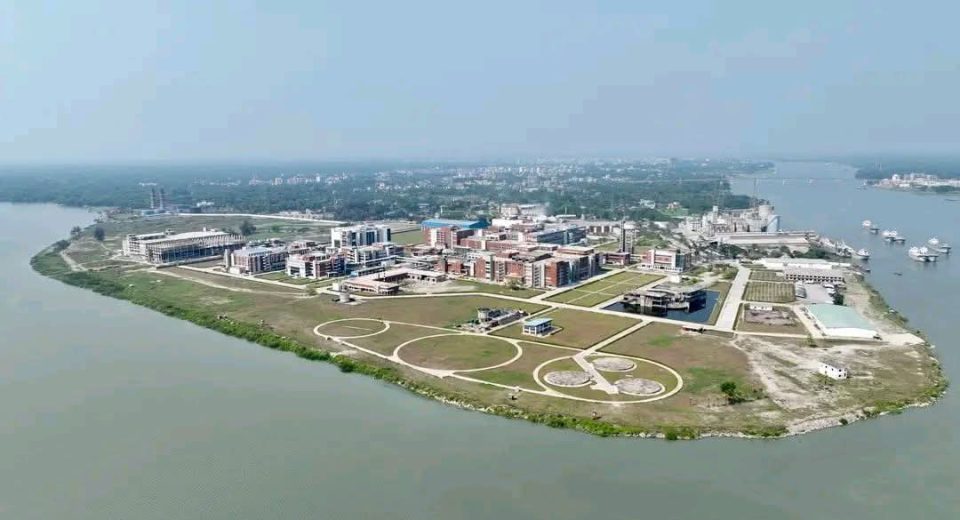 বরিশালে আমুর প্রভাবে ১৮ একর জমি দখলের অভিযোগ অপসোনিন কোম্পানির বিরুদ্ধে 13 FB IMG 1746518145345