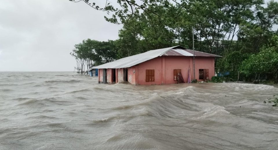 পটুয়াখালীর নিম্নাঞ্চল অস্বাভাবিক জোয়ারের পানিতে প্লাবিত 14 Patuakhali f1af67b28bad25174cc6565aa154a2bf