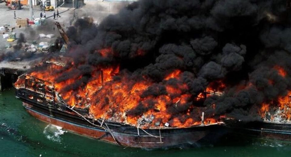 fire engulfs 10 vessels 684ab5cf4e723