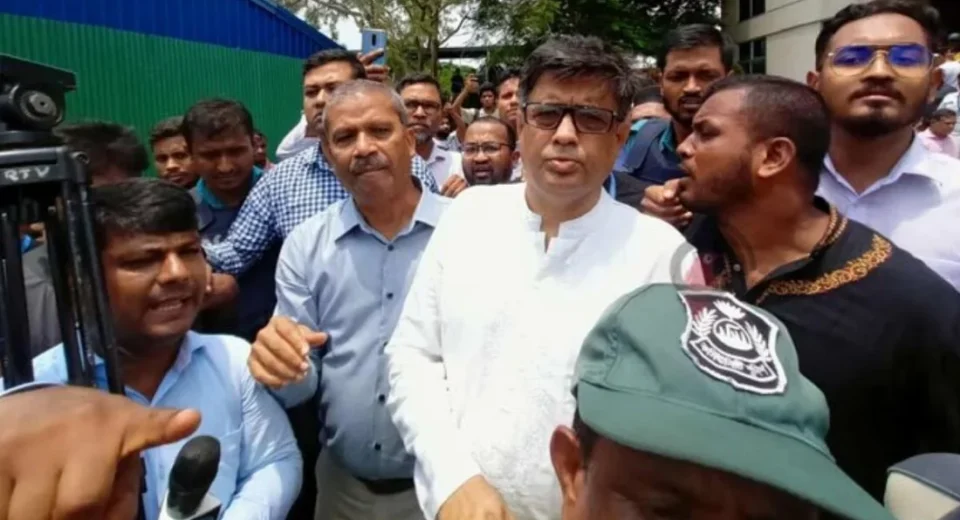 মাইলস্টোন কলেজে অবরুদ্ধ দুই উপদেষ্টা ও প্রেস সচিব 6 press ad