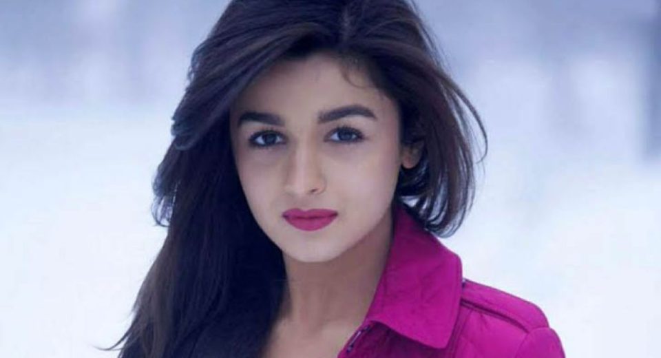 ভিডিও করায় ক্ষুব্ধ অভিনেত্রী আলিয়া ভাট 11 5 68aee86367418