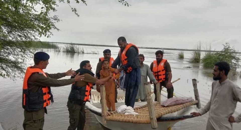বাঁধগুলোর সব গেট খুলে দিয়েছে ভারত,পানি ধেয়ে যাচ্ছে পাকিস্তানের দিকে 14 ezgif 8a73ccf461162f 68af34bc0e58e