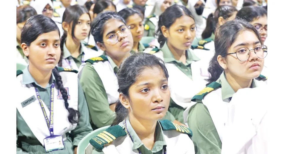 মাইলস্টোন স্কুল অ্যান্ড কলেজ:চোখের জলে স্মরণ সহপাঠীদের 14 image 210488