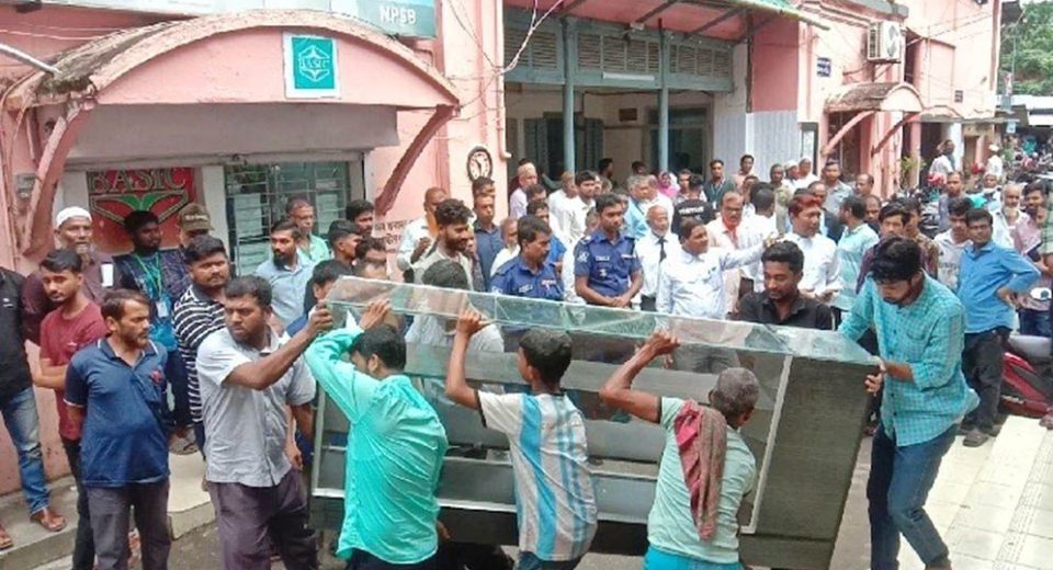 বরিশালে বিচারপ্রার্থীদের ন্যায়কুঞ্জে খাবারের হোটেল উচ্ছেদ 12 বরিশাল