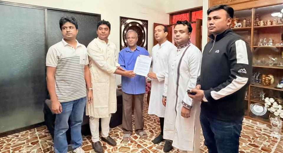 ইনকিলাব মঞ্চের আহ্বায়ক হত্যার বিচার চেয়ে স্বরাষ্ট্র উপদেষ্টাকে ছাত্রদলের স্মারকলিপি 13 ছাত্রদলের স্মারকলিপি