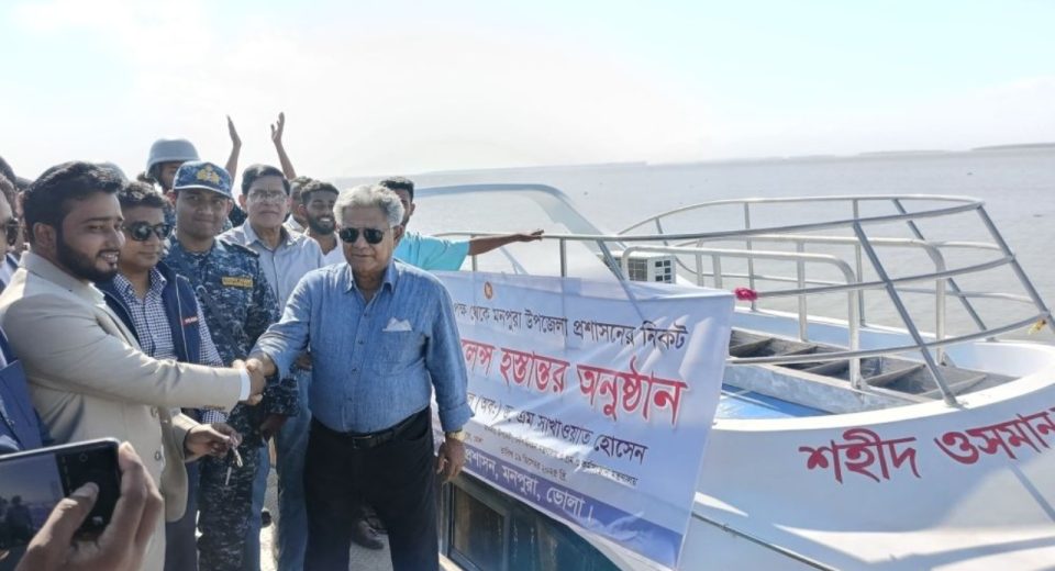 শহীদ হাদির নামে নৌ-অ্যাম্বুলেন্স উদ্বোধন 7 শহীদ হাদির নামে নৌ অ্যাম্বুলেন্স উদ্বোধন
